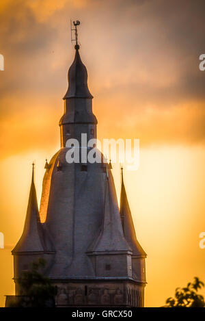 Turm der Kirche am Abend Stockfoto