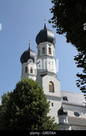 Kirche Heilige daß Weihenlinden Stockfoto