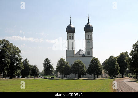 Kirche Heilige daß Weihenlinden Stockfoto