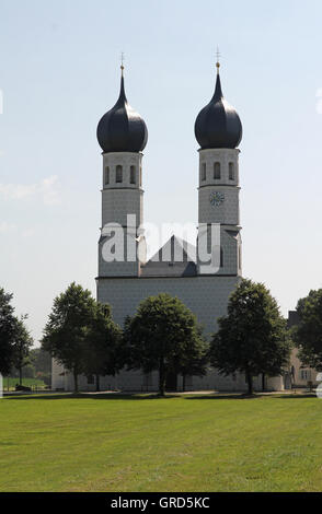 Kirche Heilige daß Weihenlinden Stockfoto