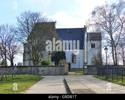 Kirche der Ortskern von 12. Jahrhundert, Rhinehesse Stockfoto