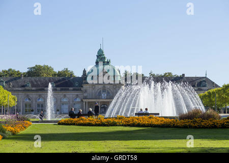 Große Fontäne vor dem Kurhaus In Bad Oeynhausen Stockfoto