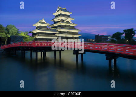Matsumoto Burg bei Nacht in Matsumoto Stadt, Nagono, Japan Stockfoto