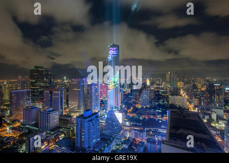 Light &amp; sound Show auf Mahanakhon Gebäude, Mahanakhon Gebäude ist das höchste Gebäude in Bangkok, Thailand. Stockfoto