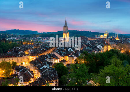 Stadt Bern Skyline mit einem dramatischen Himmel in Bern, Schweiz Stockfoto