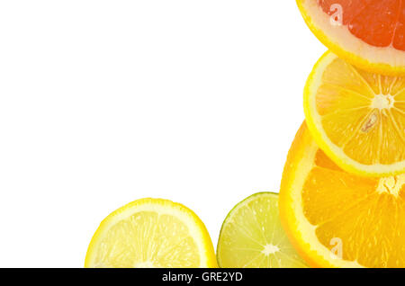 Vitamin C überladen, Stapel von geschnittenen Früchten Stockfoto