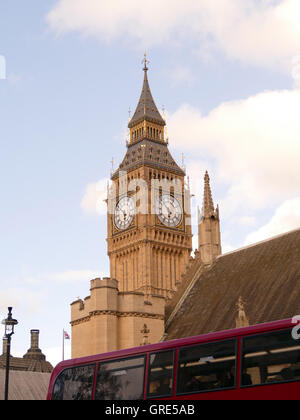 Big Ben, Clocktower von den Houses Of Parliament, Wahrzeichen von London, England Stockfoto