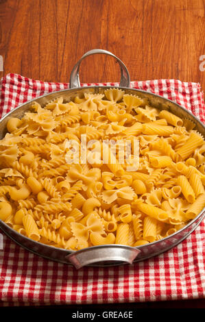 Nudeln ungekocht Stockfoto