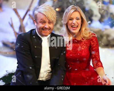 Sänger Ross Antony und Sängerin Stefanie Hertel Duett im Advent fest der 100.000 Lichter 2015 In Suhl Stockfoto