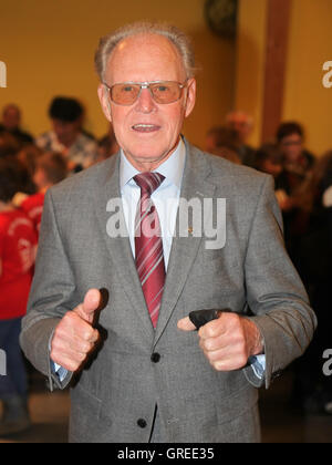 Radsport-Legende Gustav-Adolf Schur Täve im Rahmen einer Zeremonie zu Ehren seines 85. Geburtstages In Biederitz Stockfoto