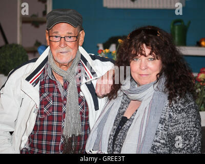 Schauspieler Herbert Köfer mit seiner Frau Heike In Schönebeck Elbe Stockfoto