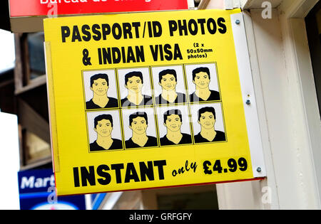 ID-Passfotos & Visum für Indien unterzeichnen außen Shop in Norfolk, england Stockfoto