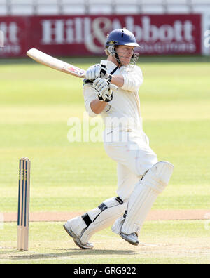 Jimmy Adams von Hampshire auf seinem Weg nach 150 läuft - Essex CCC Vs Hamsphire CCC - LV County Championship Cricket auf dem Ford County Ground, Chelmsford - 04.11.10 Stockfoto