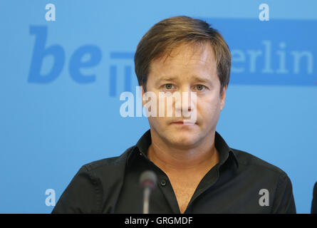 Berlin, Deutschland. 7. Sep, 2016. Der neue Zulassungsprüfung Direktor der State Ballett Berlin, Johannes Oehmann, im Gespräch mit Journalisten in eine Presse-Konferenz im Rathaus Rotes Rathaus in Berlin, Deutschland, 7. September 2016. Choreograph Walzer und der Direktor der Royal Swedish Ballet Oehman werden co-Intendanten der Berliner staatlichen Ballett. Es gelingt Nacho Duato aus Spanien, dessen Vertrag im Juli 2019 abläuft. Foto: WOLFGANG KUMM/Dpa/Alamy Live News Stockfoto