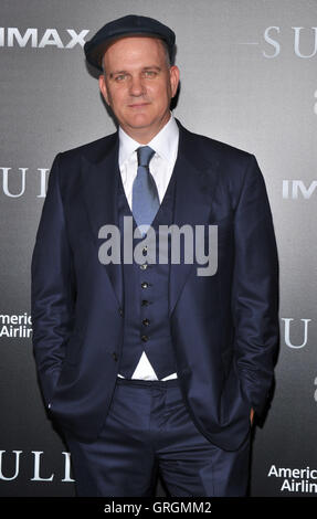 New York, NY-September 6: Mike O'Malley besucht die "Sully" New York Premiere in der Alice Tully Hall am 6. September 2016 in New York City. @John Palmer / Medien Punch Stockfoto