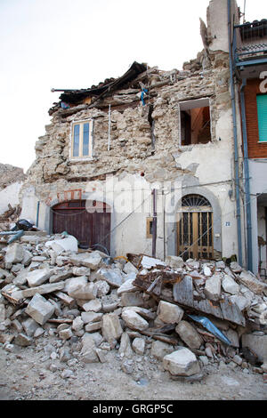 Europa, Italien, Marken, Pescara del Tronto Erdbeben vom 24. August 2016 Stockfoto