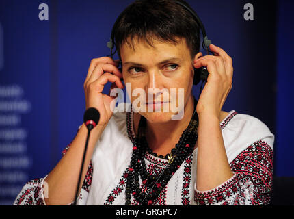 Brüssel, Bxl, Belgien. 7. Sep, 2016. Nadya Savchenko Mitglied Verkhovna Rada, das Parlament der Ukraine und ehemaliger Häftling in Russland hält eine Pressekonferenz im Europäischen Parlament am Hauptsitz in Brüssel, Belgien auf 07.09.2016 Savchenko-Kampagne "Meine Menschen loslassen," die sie während der Konferenz spricht ist Ukrainisch "Geiseln der Kreml" gewidmet. Ukrainische Politiker Nachfrage Gefangenen freizulassen in russischen Gefängnissen gehalten. von Wiktor Dabkowski Credit: Wiktor Dabkowski/ZUMA Draht/Alamy Live-Nachrichten Stockfoto