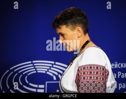 Brüssel, Bxl, Belgien. 7. Sep, 2016. Nadya Savchenko Mitglied Verkhovna Rada, das Parlament der Ukraine und ehemaliger Häftling in Russland hält eine Pressekonferenz im Europäischen Parlament am Hauptsitz in Brüssel, Belgien auf 07.09.2016 Savchenko-Kampagne "Meine Menschen loslassen," die sie während der Konferenz spricht ist Ukrainisch "Geiseln der Kreml" gewidmet. Ukrainische Politiker Nachfrage Gefangenen freizulassen in russischen Gefängnissen gehalten. von Wiktor Dabkowski Credit: Wiktor Dabkowski/ZUMA Draht/Alamy Live-Nachrichten Stockfoto