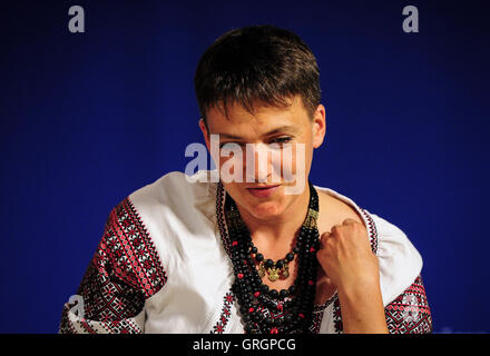 Brüssel, Bxl, Belgien. 7. Sep, 2016. Nadya Savchenko Mitglied Verkhovna Rada, das Parlament der Ukraine und ehemaliger Häftling in Russland hält eine Pressekonferenz im Europäischen Parlament am Hauptsitz in Brüssel, Belgien auf 07.09.2016 Savchenko-Kampagne "Meine Menschen loslassen," die sie während der Konferenz spricht ist Ukrainisch "Geiseln der Kreml" gewidmet. Ukrainische Politiker Nachfrage Gefangenen freizulassen in russischen Gefängnissen gehalten. von Wiktor Dabkowski Credit: Wiktor Dabkowski/ZUMA Draht/Alamy Live-Nachrichten Stockfoto