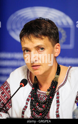 Brüssel, Bxl, Belgien. 7. Sep, 2016. Nadya Savchenko Mitglied Verkhovna Rada, das Parlament der Ukraine und ehemaliger Häftling in Russland hält eine Pressekonferenz im Europäischen Parlament am Hauptsitz in Brüssel, Belgien auf 07.09.2016 Savchenko-Kampagne "Meine Menschen loslassen," die sie während der Konferenz spricht ist Ukrainisch "Geiseln der Kreml" gewidmet. Ukrainische Politiker Nachfrage Gefangenen freizulassen in russischen Gefängnissen gehalten. von Wiktor Dabkowski Credit: Wiktor Dabkowski/ZUMA Draht/Alamy Live-Nachrichten Stockfoto