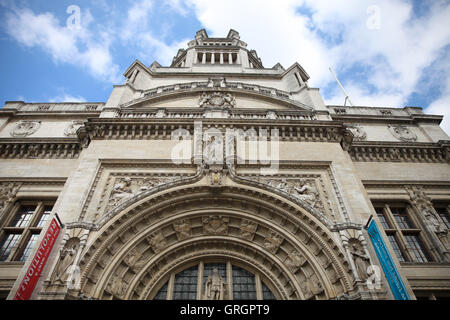 Victoria and Albert Museum, London, UK. 7. Sep, 2016. Victoria and Albert Museum. Sie sagen, Sie wollen eine Revolution? Aufzeichnungen und Rebellen 1966-70' Ausstellung erforscht die Ära definieren Bedeutung und Auswirkungen der Ende der 1960er Jahre auf Leben heute in einer voll immersiven und dramatische audiovisuelles Erlebnis. Die Ausstellung öffnet am Samstag 10. September bis 26. Februar 2017 für die Öffentlichkeit. Bildnachweis: Dinendra Haria/Alamy Live-Nachrichten Stockfoto