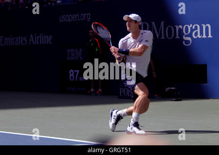 Flushing Meadows, New York, USA. 7. September 2016. New York, USA. 7. September 2016. Andy Murray aus Großbritannien in seinem Viertelfinale Match gegen Kei Nishikori von Japan in die Vereinigten Staaten Open Tennis Championships in Flushing Meadows, New York am Mittwoch, 7. September © Adam Stoltman/Alamy Live News Bildnachweis: Adam Stoltman/Alamy Live News Stockfoto