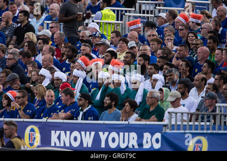 Old Trafford, Manchester, UK. 07. Sep, 2016. NatWest internationale T20 Cricket. England gegen Pakistan. Pakistan-Fans in der Masse verkleidet. Bildnachweis: Aktion Plus Sport/Alamy Live-Nachrichten Stockfoto