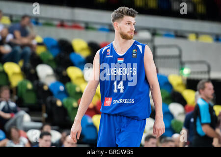 London, UK, 7. September 2016. GB-Männer gegen Luxemburg.  Luxemburgs Dean Gindt (14) der Gerichtshof auschecken. Bildnachweis: Pmgimaging/Alamy Live-Nachrichten Stockfoto