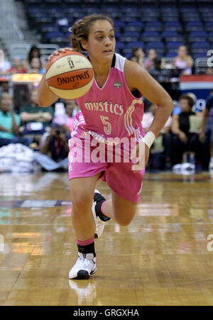 Washington, DC, USA. 7. Sep, 2016. 20160907 - Washington Mystics bewachen LEILANI MITCHELL (5) dribbelt gegen die Chicago Sky in der ersten Hälfte im Verizon Center in Washington. © Chuck Myers/ZUMA Draht/Alamy Live-Nachrichten Stockfoto