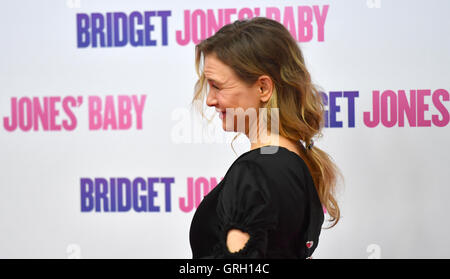 Berlin, Deutschland. 7. Sep, 2016. US-amerikanische Schauspielerin Renee Zellweger ankommen für die Deutschland-Premiere des Films "Bridget Jones' Baby' in Berlin, Deutschland, 7. September 2016. Die Komödie erscheint am 20. Oktober 2016 in den deutschen Kinos. Foto: JENS KALAENE/Dpa/Alamy Live News Stockfoto