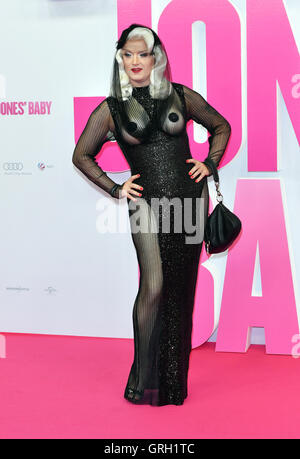 Berlin, Deutschland. 7. Sep, 2016. Drag Queen Sheila Wolf ankommen für die Deutschland-Premiere des Films "Bridget Jones' Baby' in Berlin, Deutschland, 7. September 2016. Die Komödie erscheint am 20. Oktober 2016 in den deutschen Kinos. Foto: JENS KALAENE/Dpa/Alamy Live News Stockfoto