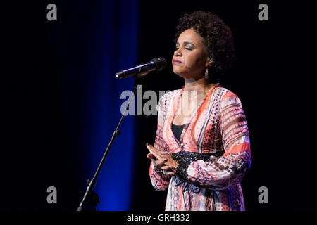 Lissabon, Portugal. 7. September 2016. Brasilianische Sängerin Teresa Cristina Credit: Alexandre de Sousa/Alamy Live News Stockfoto