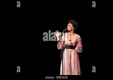 Lissabon, Portugal. 7. September 2016. Brasilianische Sängerin Teresa Cristina Credit: Alexandre de Sousa/Alamy Live News Stockfoto