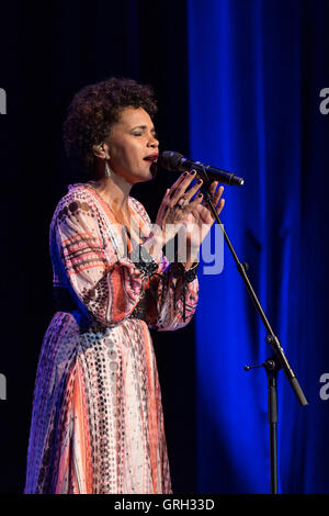 Lissabon, Portugal. 7. September 2016. Brasilianische Sängerin Teresa Cristina Credit: Alexandre de Sousa/Alamy Live News Stockfoto