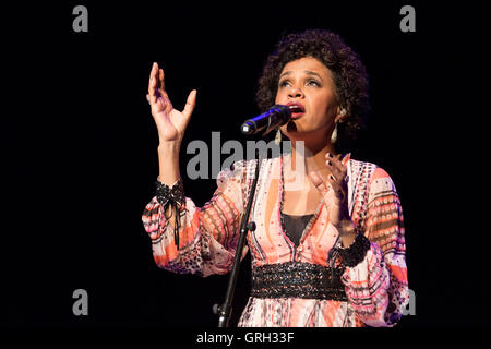 Lissabon, Portugal. 7. September 2016. Brasilianische Sängerin Teresa Cristina Credit: Alexandre de Sousa/Alamy Live News Stockfoto