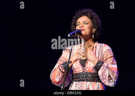 Lissabon, Portugal. 7. September 2016. Brasilianische Sängerin Teresa Cristina Credit: Alexandre de Sousa/Alamy Live News Stockfoto