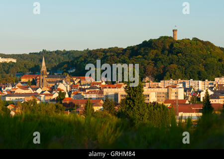 Frankreich, Mosel (57), Stadt Forbach, Schlossberg über dem Hügel Stockfoto