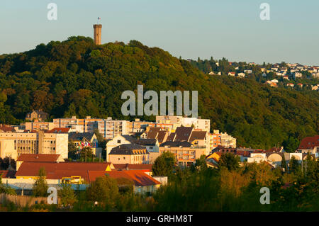 Frankreich, Mosel (57), Stadt Forbach, Schlossberg über dem Hügel Stockfoto