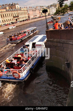 Böschung des Fontanka-Flusses in Sankt Petersburg, Russland Stockfoto