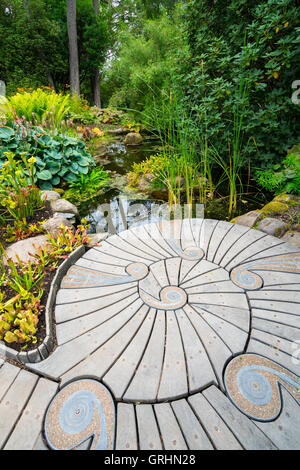 Garten und Teich bei Inverewe Garden, Wester Ross, Schottland Vereinigtes Königreich Stockfoto