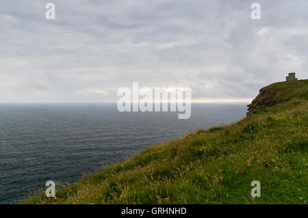 Klippen von Moher und den Atlantischen Ozean in Irland Stockfoto