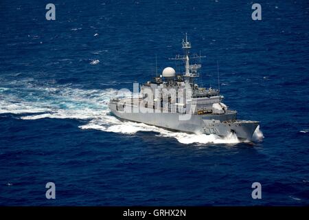 Französische Marine Floreal-Klasse Fregatte dampft FS Prairial in engen Formation während der Rand der pazifischen Übungen 28. Juli 2016 in und rund um die Inseln von Hawaii und Südkalifornien. Stockfoto