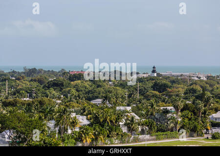 Alter Leuchtturm über grün in Key West Stockfoto