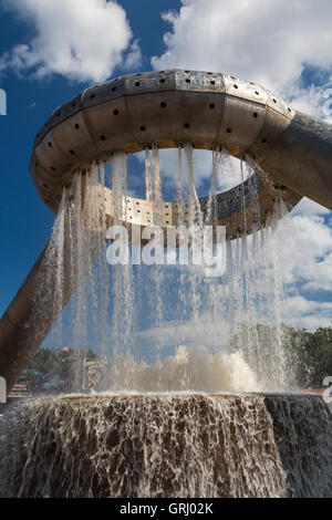 Detroit, Michigan - der Dodge-Brunnen in Hart Plaza, entworfen von Isamu Noguchi. Stockfoto