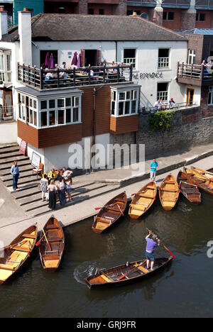 Rudern auf dem Fluss Wear, Durham Stockfoto