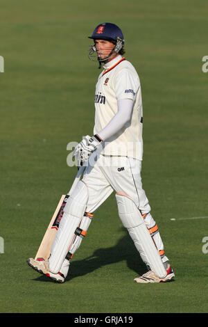 Billy Godleman von Essex verlässt das Feld, nachdem Seins - Essex CCC Vs Gloucestershire CCC - LV County Championship Division zwei Cricket an der Ford County Ground, Chelmsford, Essex - 04.05.12 abgewiesen Stockfoto