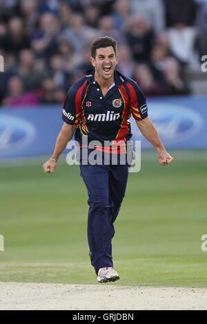 Ryan Ten Doeschate behauptet das Wicket Sean Ervine - Essex Adler Vs Hampshire Royals - Freunde Leben T20 Cricket an der Ford County Ground, Chelmsford, Essex - 29.06.12 Stockfoto