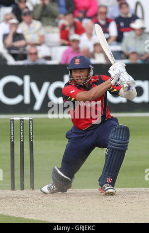 Tymal Mills in Aktion für Essex - Essex Adler Vs Worcestershire Royals - Clydesdale Bank CB40 Gruppe A Cricket auf dem Ford County Ground, Chelmsford - 13.05.12 Wimper Stockfoto