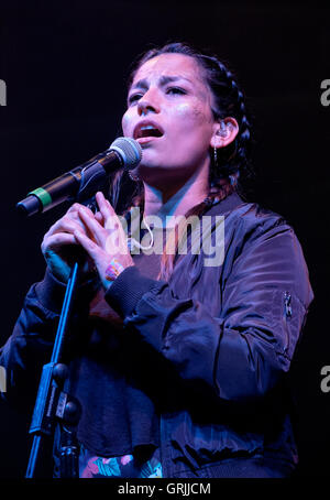 Ana Tijoux Durchführung der WOMAD Festival, Charlton Park, Malmesbury, Wiltshire, England, 30. Juli 2016 Stockfoto