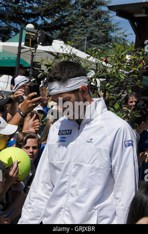 Pesaro, Italien - 16. Juli 2016: Juan Martin Del Potro konzentriert vor dem Spiel Stockfoto